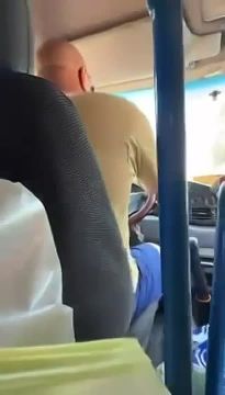 В Черновцах СБУ задержали водителя автобуса, который говорил пассажирам, что «не пойдёт воевать за Зеленского, а настоящие герои – это те, кто защищают свои семьи, а не Украину»