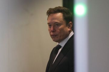 Илон Маск отказал Украине в использовании Starlink для ударов вглубь России