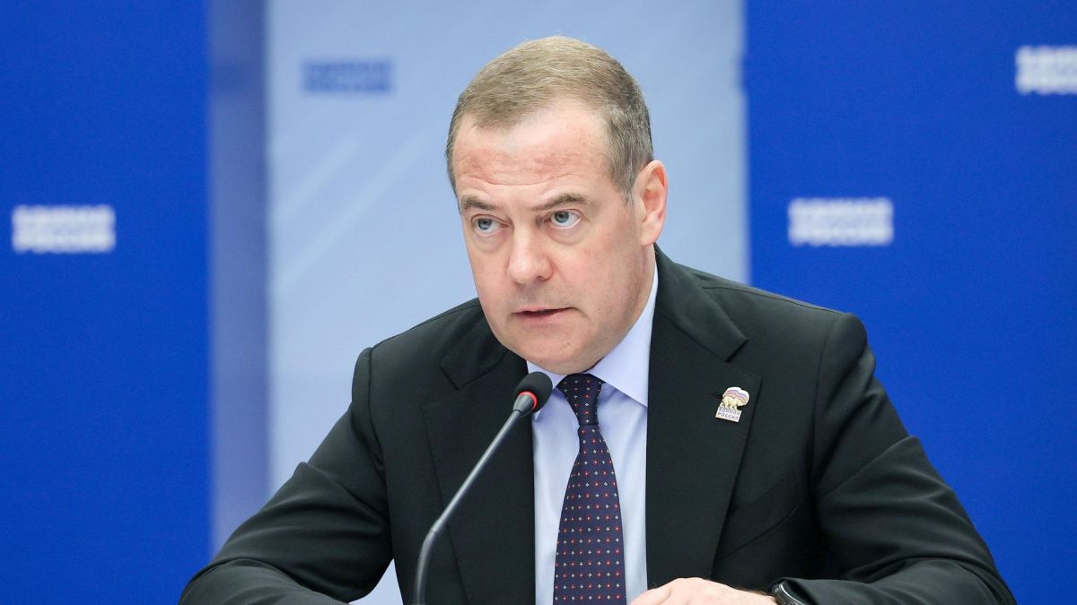 Медведев пригрозил "возмездием" западным лидерам за попытки уничтожить Россию