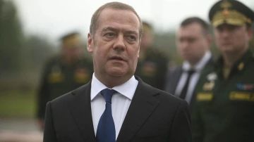 Медведев: Украину после краха режима ждут покаяние и восстановление