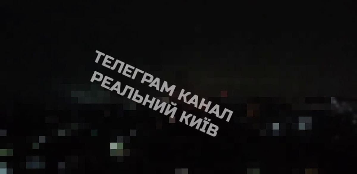 В Киеве в результате ночных ударов был пожар на территории предприятия, сообщили в местных экстренных службах