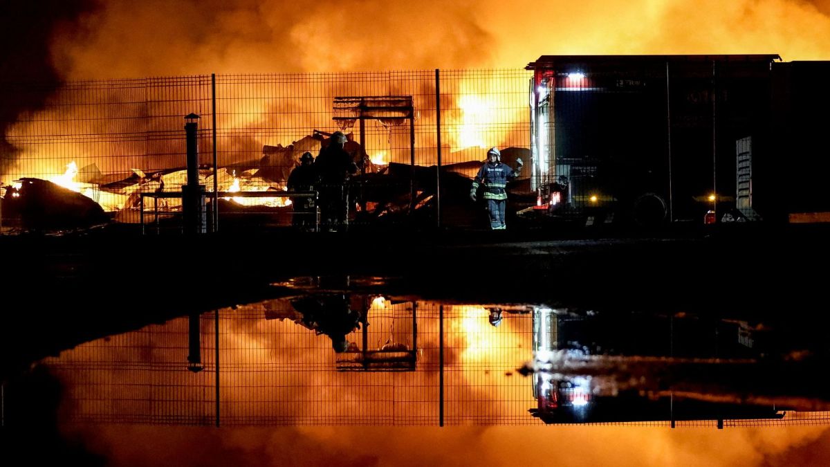 Армия России нанесли групповой удар по военному предприятию и складу ГСМ в Киеве