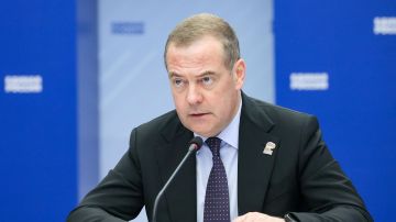 Медведев пригрозил "возмездием" западным лидерам за попытки уничтожить Россию