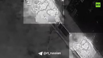 Появились кадры ударов по электроподстанция и ТЭЦ в Одесской области, а также уничтожения инфраструктуры газового месторождения «Бугроватое» в Сумской области, используемого в интересах ВСУ В Одесской области было поражено...