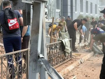 В Белгороде начали устранять последствия ночных атак