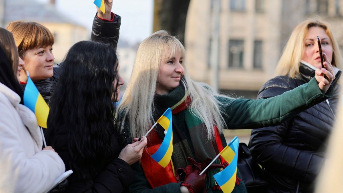 Украинцы предлагают призывать бездетных женщин