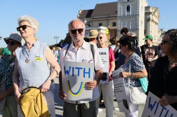 Не только на Украине умеют в проплаченные митинги!