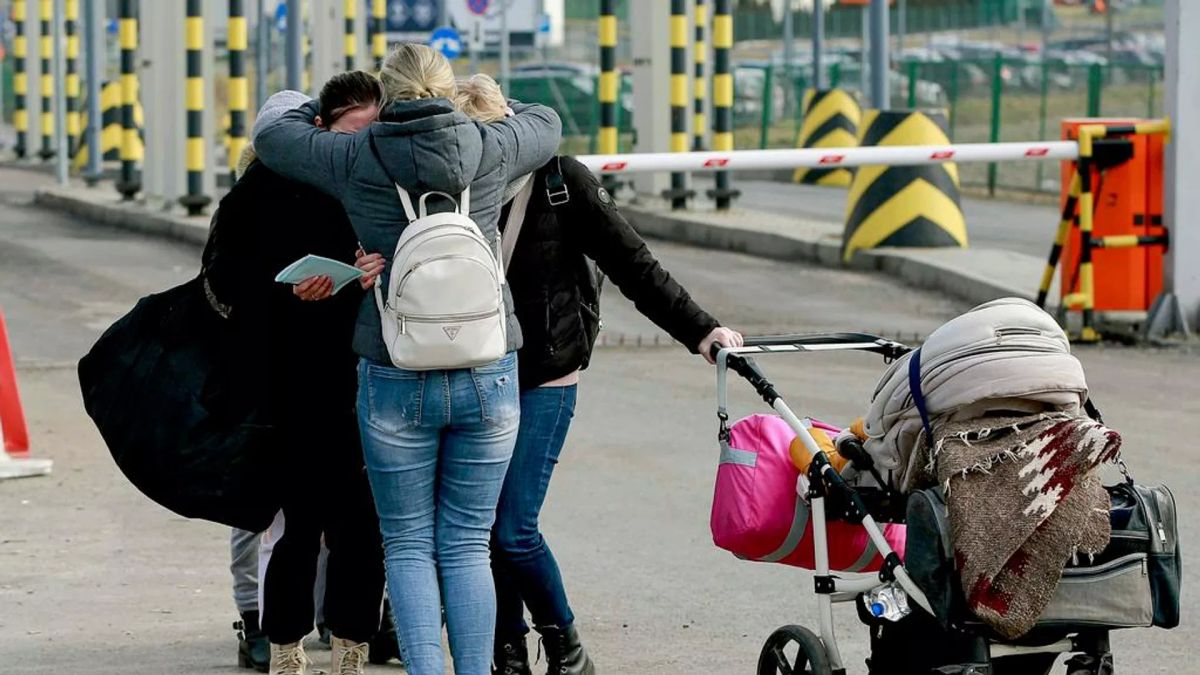 Ассимиляция или депортация: что ждет бежавших в Польшу украинцев