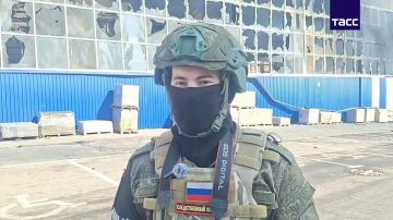 Два майора: Один из центральных строительных магазинов в Макеевке ДНР практически полностью сгорел в результате атаки украинских БПЛА, передает корреспондент ТАСС