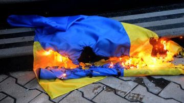 "Украину ждёт неминуемая гибель". Эксперты и политики о будущем страны