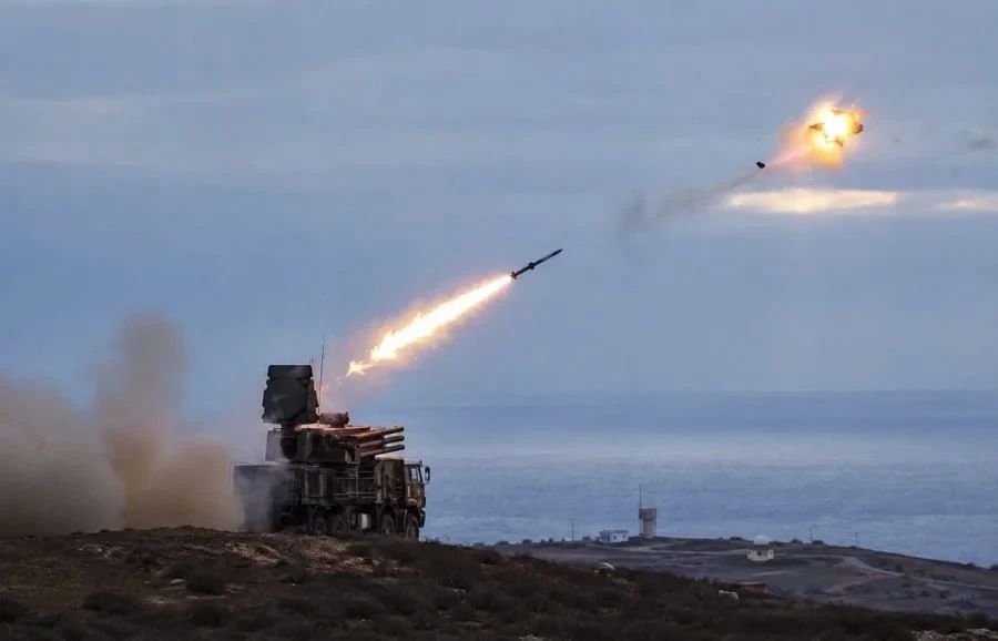 Украина втрое нарастила дальнобойные удары по России, но через ПВО прорываются лишь 5–9% ракет и дронов, — Associated Press