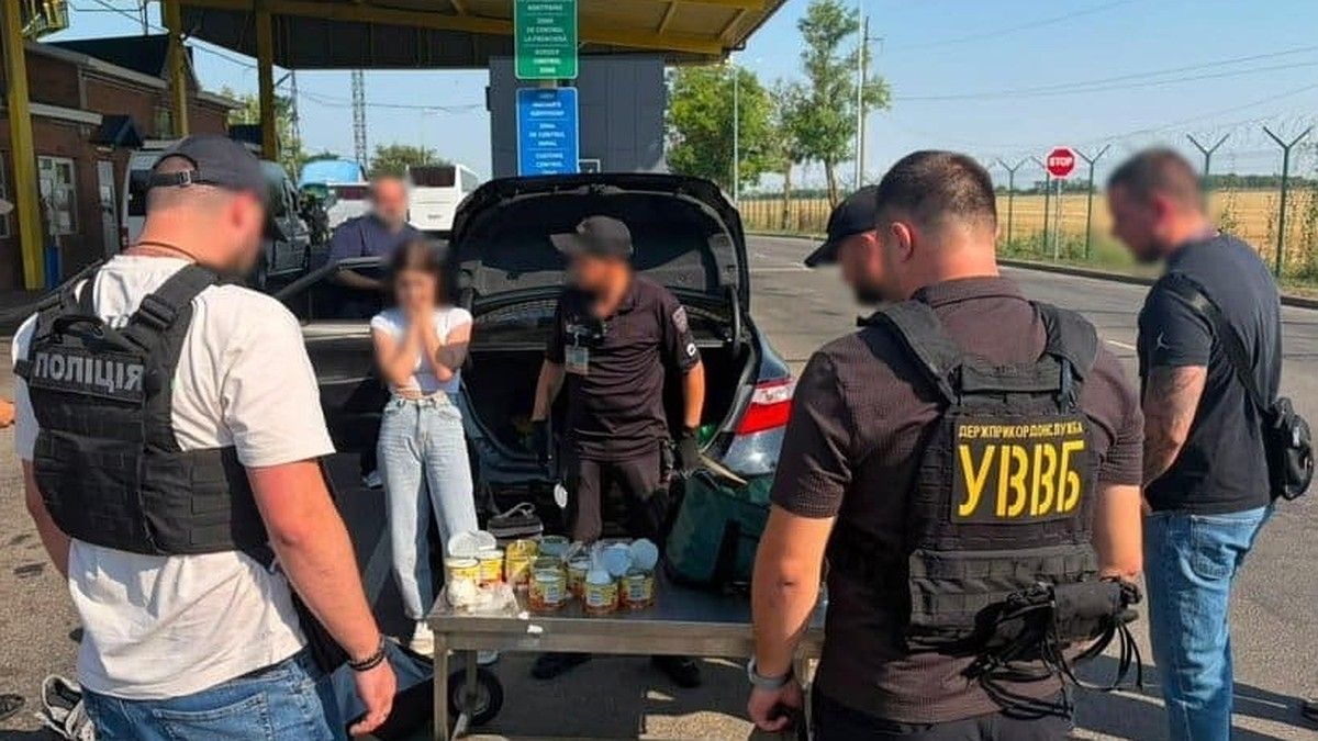 "Мясной" наркотик: Украинка пыталась ввезти в Молдову крупную партию психотропных средств в банках с тушёнкой