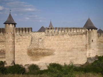 Хотинская крепость продолжает разрушаться
