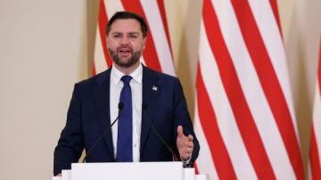 Вэнс потребовал от Киева прекратить удары по нефтяным объектам в Черном море