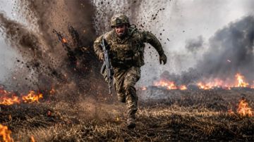 "Оставивших позиции – расстреляли": Затягивается петля окружения. Ракеты для ПВО закончились: Удары по НПЗ усилились
