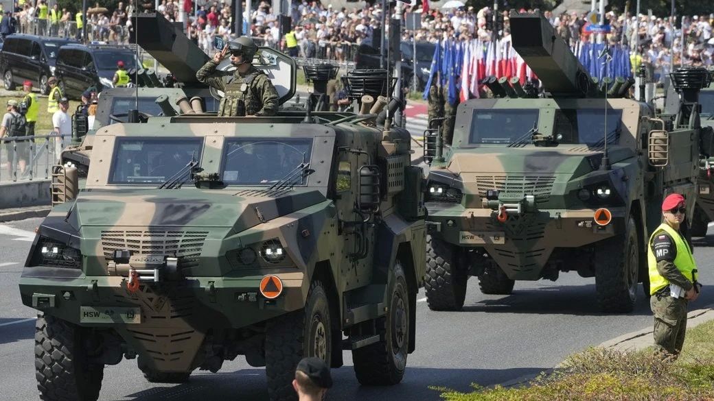Польша не стала приглашать Украину на самый большой военный парад страны