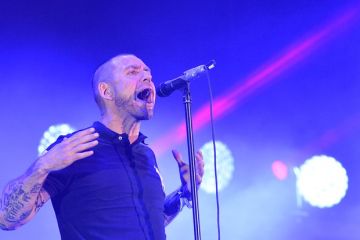 Shot: Лидер группы «Ляпис Трубецкой» Михалок начал брать заказы на корпоративы россиян