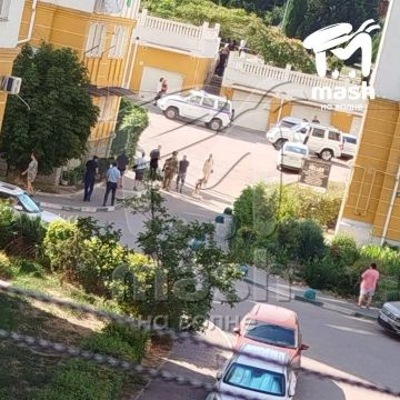 Взрыв на Столетовском проспекте в Севастополе устроила женщина, сообщает Mash
