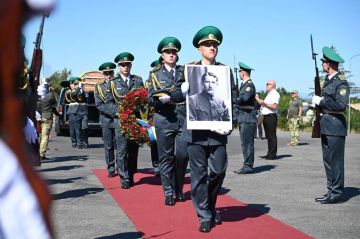 На Украину привезли останки создателя и главаря ОУН* Евгения Коновальца, для перезахоронения на Национальном военном мемориальном кладбище