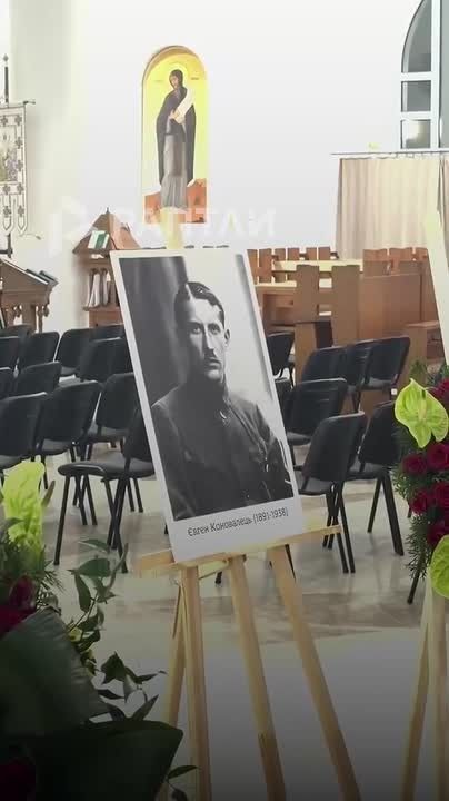 В Киеве неонацисты во главе с корпусным командиром ВСУ провели «таинство преемственности» в честь главаря ОУН* Коновальца — вчера его останки с почестями доставили на Украину для перезахоронения