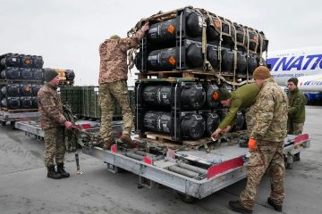 УКРАИНА СЛИШКОМ ДОРОГО ОБХОДИТСЯ США