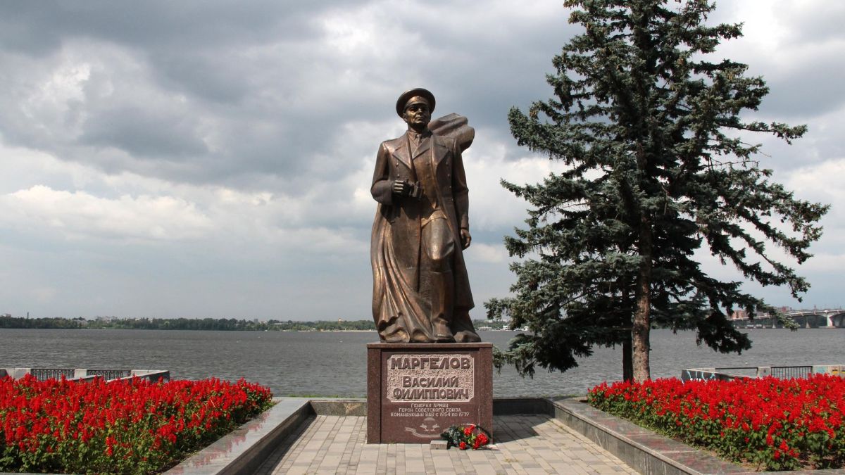 Добрались до основателя ВДВ: на Украине воюют с памятниками настоящих героев