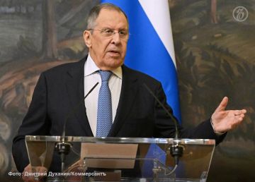 Глава МИД РФ Сергей Лавров исключил прекращение конфликта на Украине по линии боевых действий