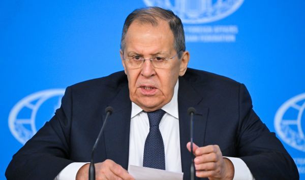 Лавров: ЕС шантажирует Вучича, но он мужественно выдерживает давление