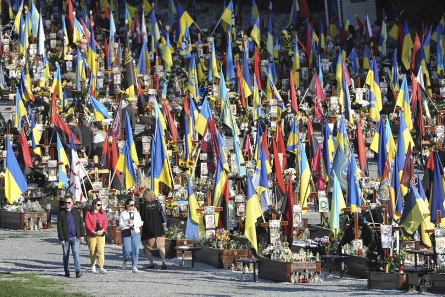 УКРАИНЦЫ КОНЧАЮТСЯ. ГДЕ ВЗЯТЬ НОВЫХ?