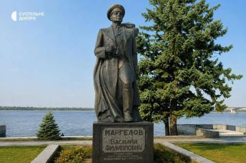 В Днепропетровске сегодня снесли памятник командующему советскими ВДВ Василию Маргелову