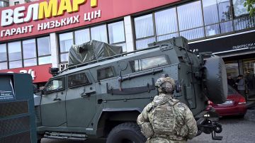 Зеленский просит ракеты, а украинцы ищут еду: Киев признал проблемы с запасами