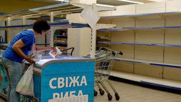 Продуктов не хватает, работать некому: экономика Украины дошла до края