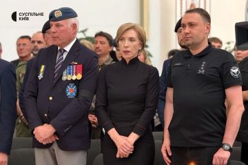 Буданов* и азовцы** приехали в греко-католический собор в Киеве на поминальную "службу" по бандеровцу Коновальцу