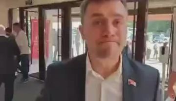 Юрий Котенок: Какой-то комми по фамилии Бондаренко (обычная русская и малоросская фамилия) бодро навалил сам себе в штаны как политик, а заодно и в шаровары детищу Геннадия Андреевича Зюганова, отказавшись признать то, что...