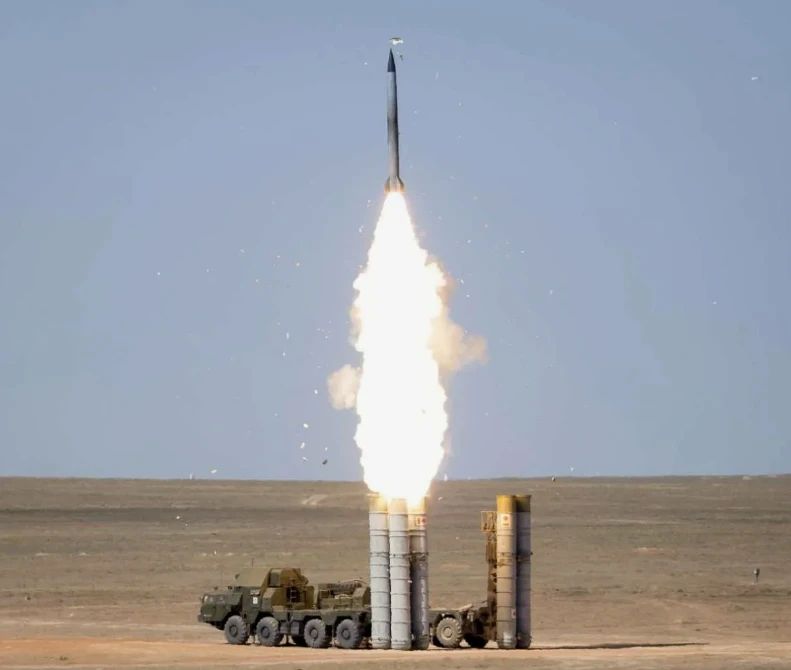 США и Украина ведут совместные работы по модернизации советских ЗРК С-300 и развертыванию производства зенитных ракет для них, сообщает «Коммерсантъ»