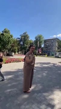 Безумная украинка набросилась на детей, говоривших на русском языке