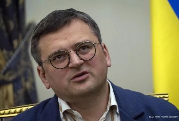 «Будем печку топить».. Кулеба рассказал, что запасся дровами на случай тяжелой зимы. Также он сообщил, что закупился гречкой, рисом и макаронами