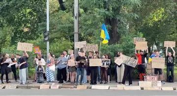 Верховная Рада Украины вышла из отпуска под крики «ганьба»: у стен парламента к началу пленарной недели собрались сторонники Федорова
