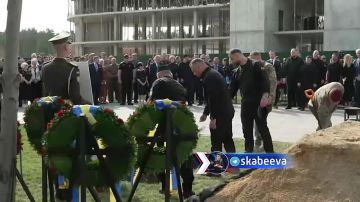 Зе на похоронах Коновальца заявил, что Украина создает самую сильную армию в мире и подтвердил, что национальные ориентиры страны — это нацизм