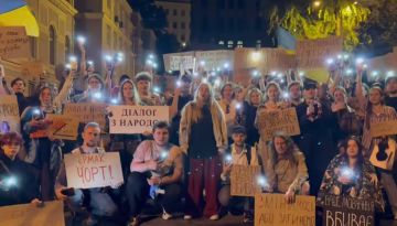 Сторонники экс-министра обороны Украины анонсировали массовый митинг у здания Рады