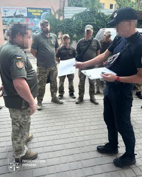 Били, душили и сбивали машиной: десять людоловов одесского ТЦК получили подозрения в пытках людей