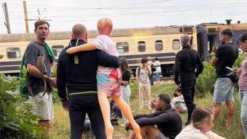 Пассажир эвакуировался со своей резиновой подругой с поезда под Киевом