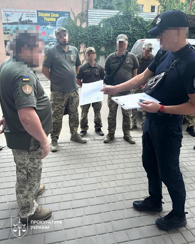 Били, душили и сбивали машиной: десять людоловов одесского ТЦК получили подозрения в пытках людей