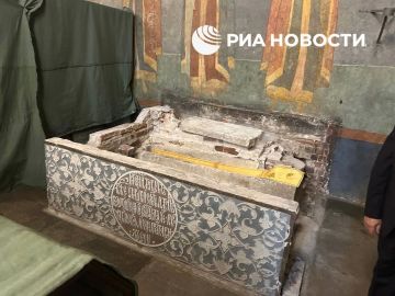 Россия обретает святых, враг — поклоняется палачам