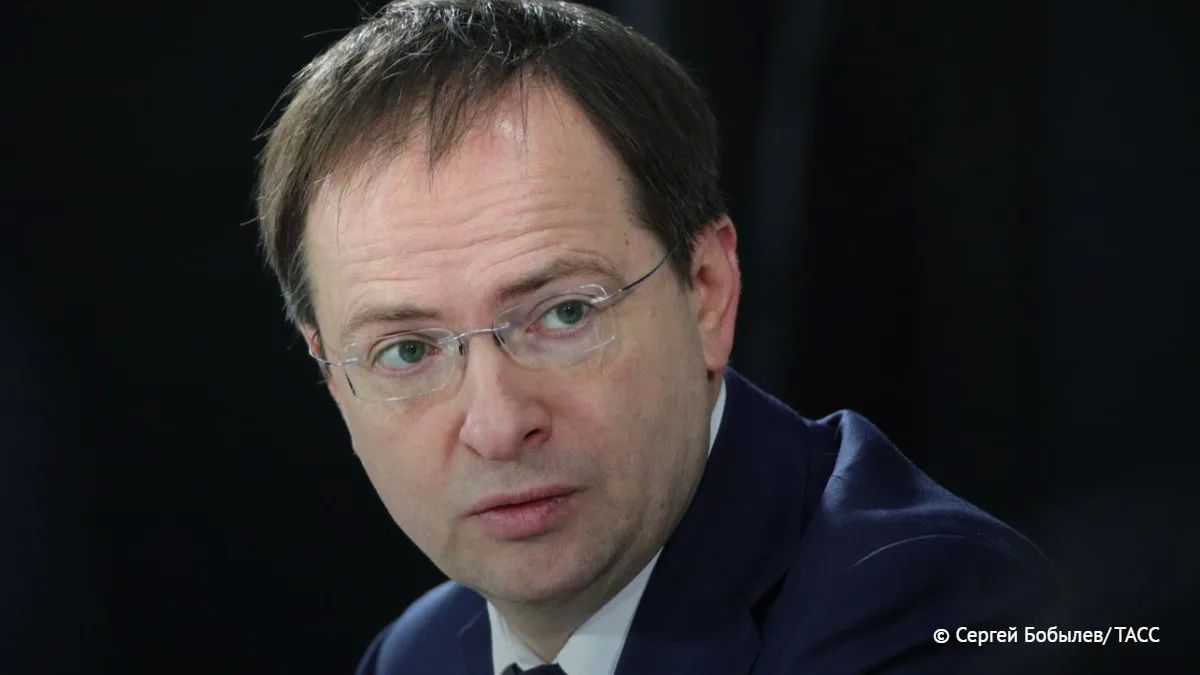 "Время покажет". Так глава российской делегации на переговорах с Украиной Владимир Мединский ответил на вопрос о возобновлении переговоров в Стамбуле в комментарии Telegram-каналу "Юнашев Live"