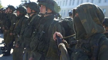 Самолёт с вернувшимися из плена российскими военными приземлился в Подмосковье