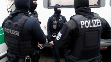 Пьяная украинка покусала полицейского, мешавшего ей лежать на тротуаре в Польше