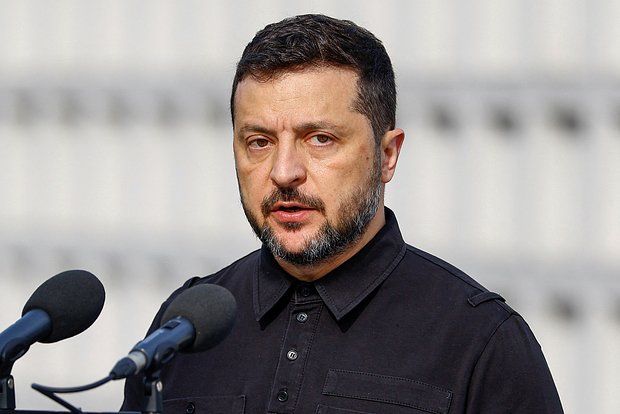 Константинов назвал выборы на Украине смертным приговором Зеленскому