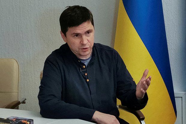 Подоляк: На Украине провести выборы невозможно из-за юридического запрета