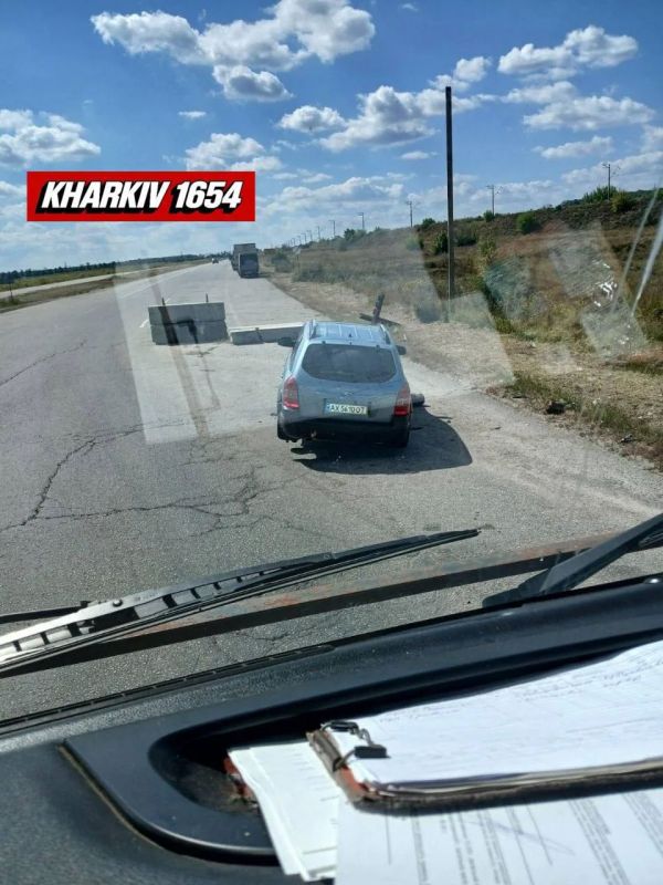 В Харькове громадяне освоили новый способ быстрого обогащения — разбор на детали автомобилей, брошенных бесхозными, после того, как их хозяев уволокли людоловы